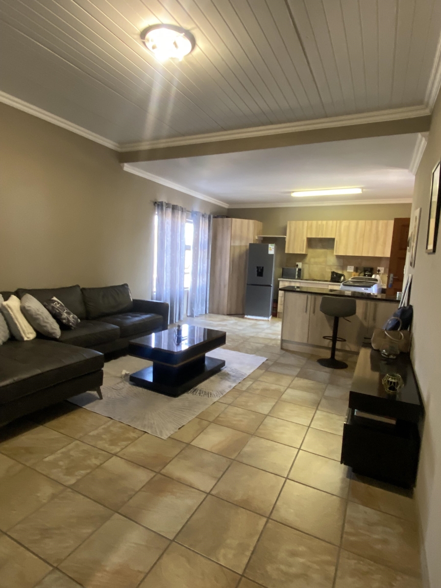 2 Bedroom Property for Sale in Gateway Manor North West